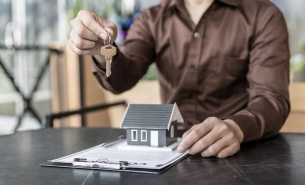 Pros-And-Cons-Of-Selling-Your-Home-To-A-Cash-Buyer-In-West-Palm-Beach-1